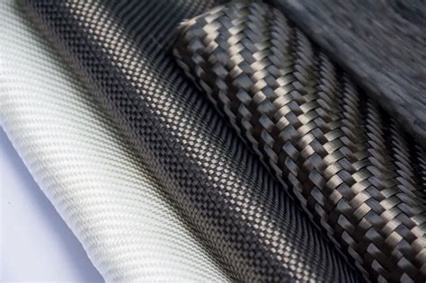  Aramid Fiber: คอมโพสิตเหนียวแน่น ยืดหยุ่นสำหรับอุตสาหกรรมยานยนต์และการบิน